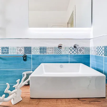 Casa Diamante Blu Mare * 마리나디캄포
